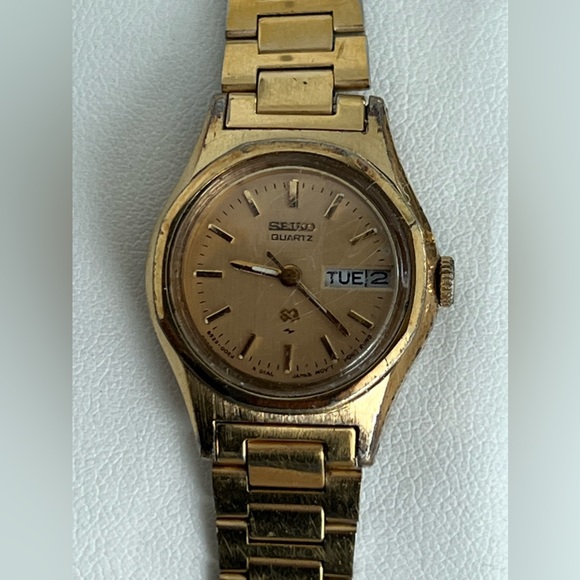 Seiko Ladies Watch Vintage Gold Tone Bracelet Gold Tone Dial Day Date Window - Picture 3 of 11